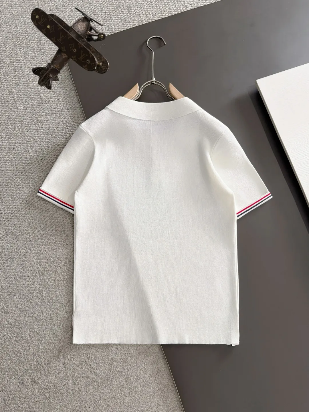 Next day shipment High Quality BC 2026 Summer New Arrival men's short-sleeved T-shirt Made of combed cotton yarn knitted cotton fabric, pure cotton high-weight special yarn, it feels full of weight when weighed, and the upper body is more textured than ordinary T-shirts. This texture can cope with the weather easily and is suitable for both hot and cold! The pattern on the chest adopts three-dimensional embroidery technology, and is perfectly produced stitch by stitch with reference to the original version! Loose fit design, looks noble. Size: M to XXXL